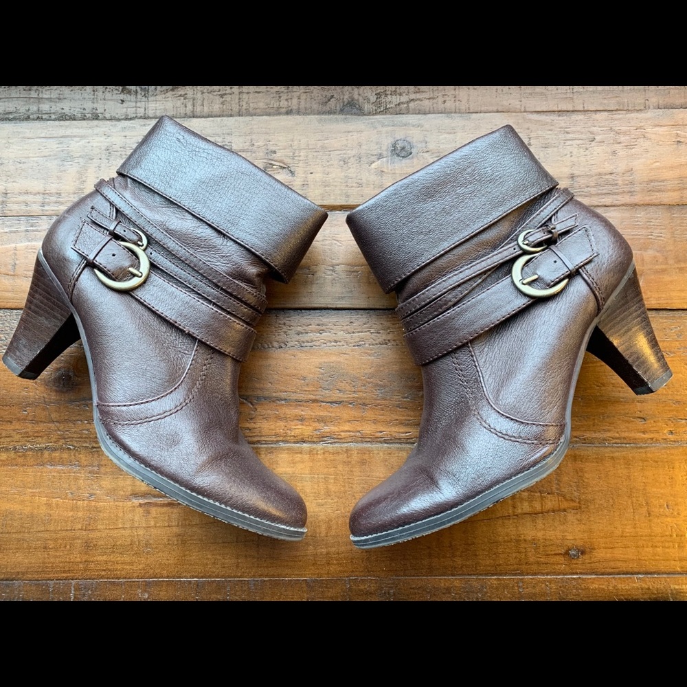 White Mountain Brown Leather Ankle Boots  Size 7